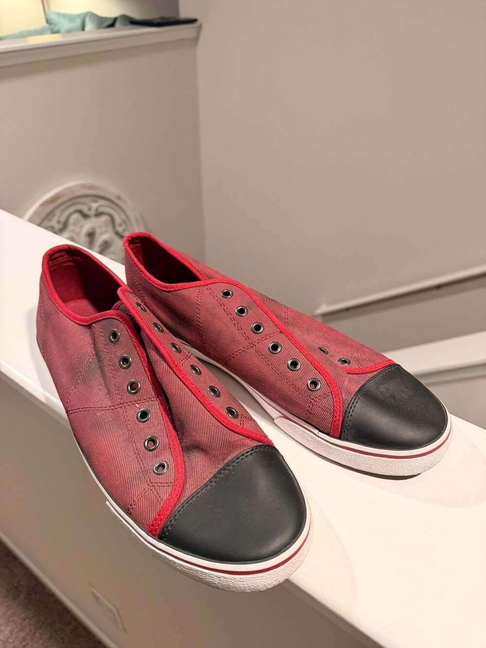 Guess Mens Mickey Red size 13
